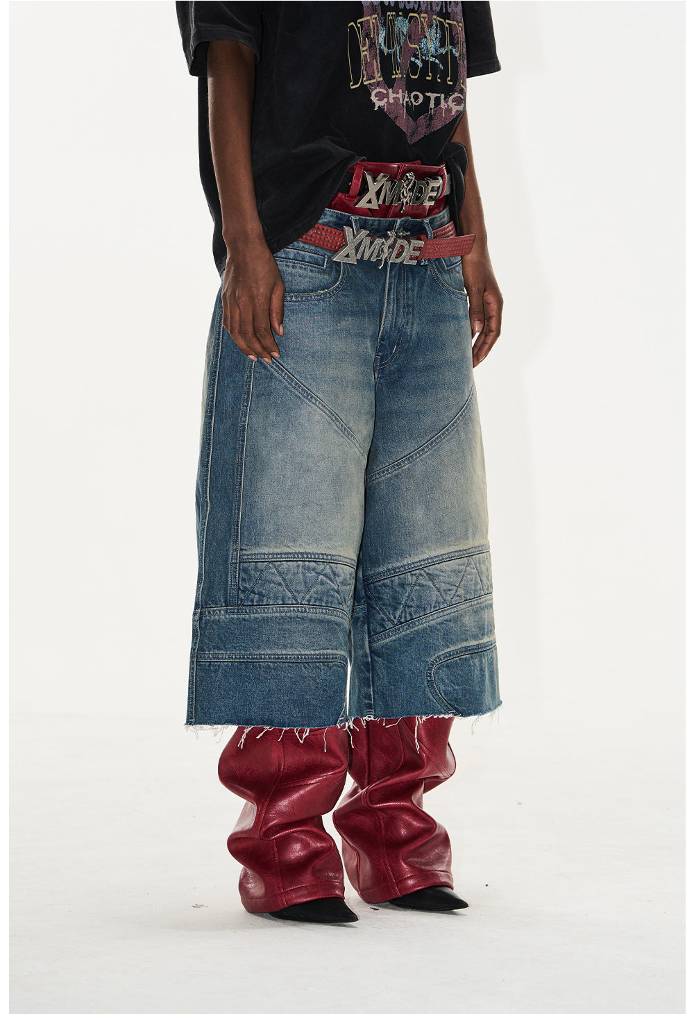 Wash-processed distressed denim shorts