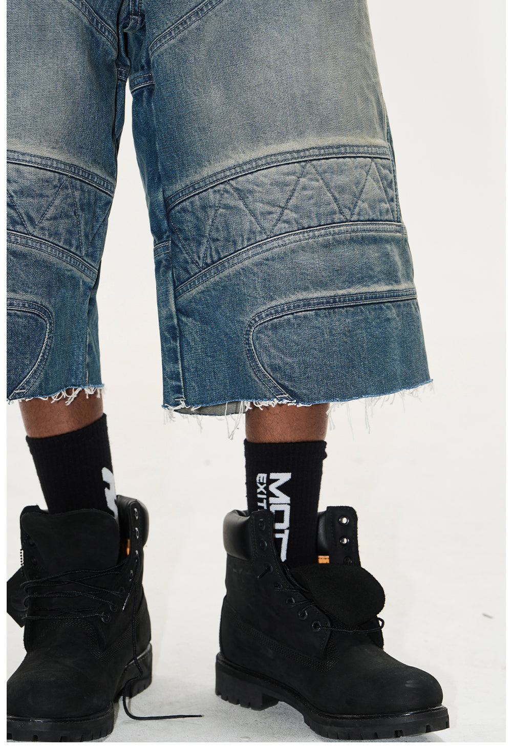 Wash-processed distressed denim shorts