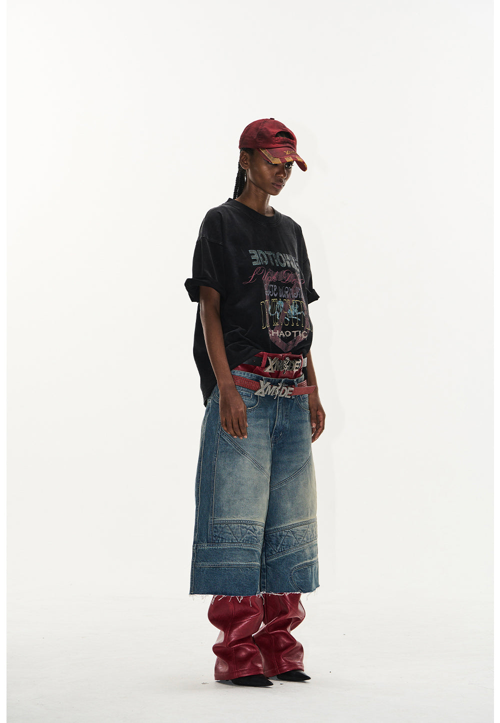 Wash-processed distressed denim shorts