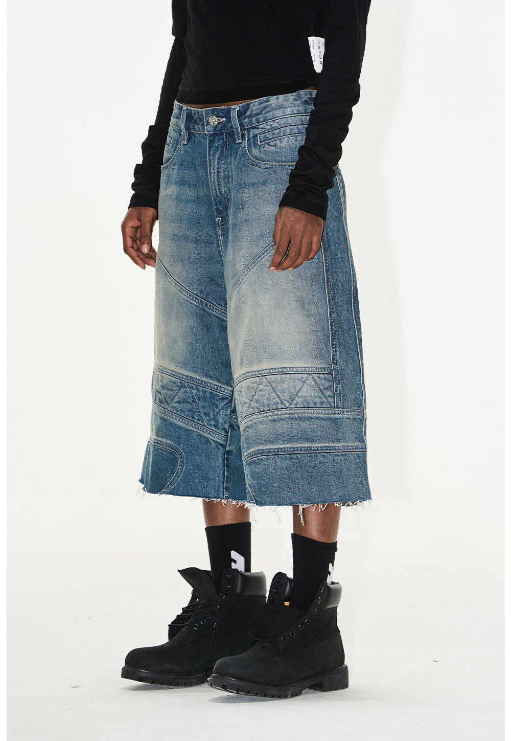 Wash-processed distressed denim shorts