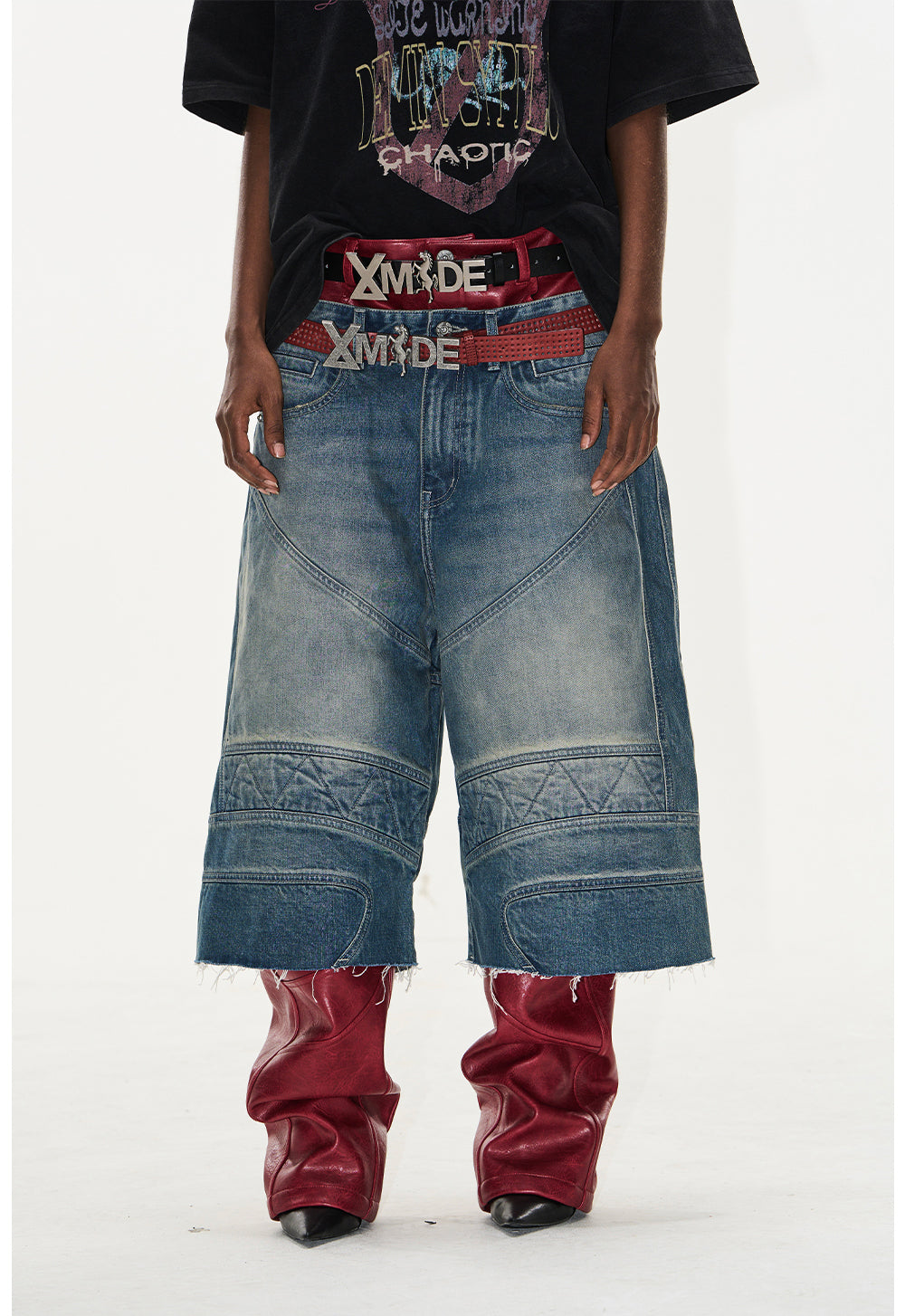 Wash-processed distressed denim shorts