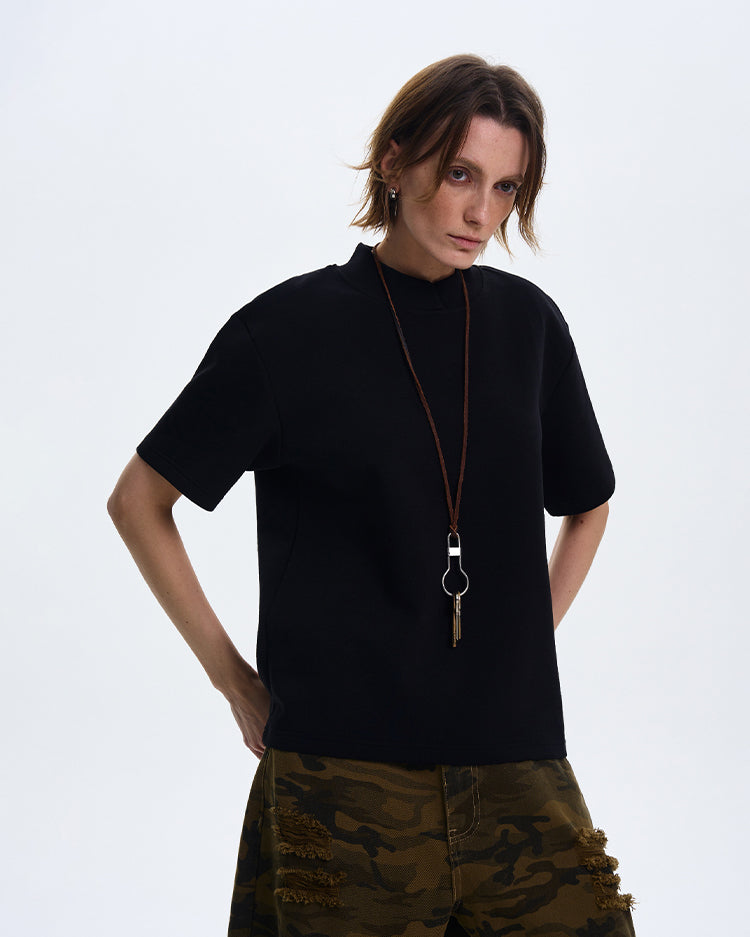 Air layer stand collar T-shirt