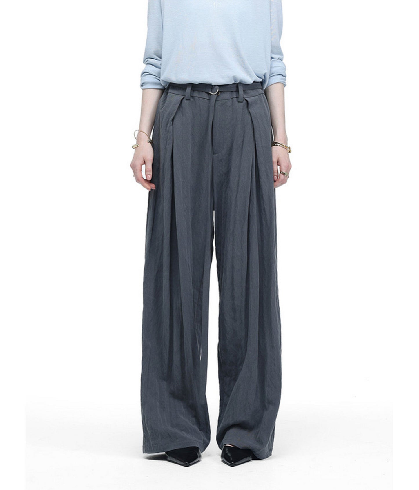 Pleated Casual Pants with a Belt