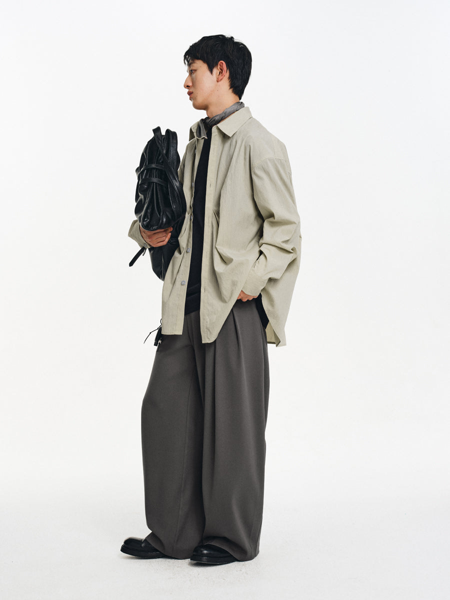 Smooth feel pleated shirt