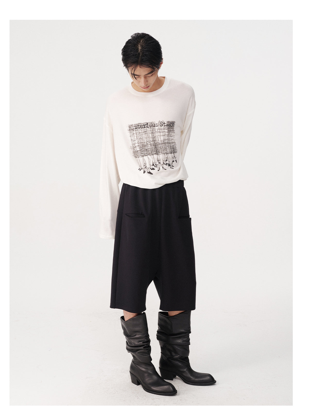 Low-rise shorts with pockets