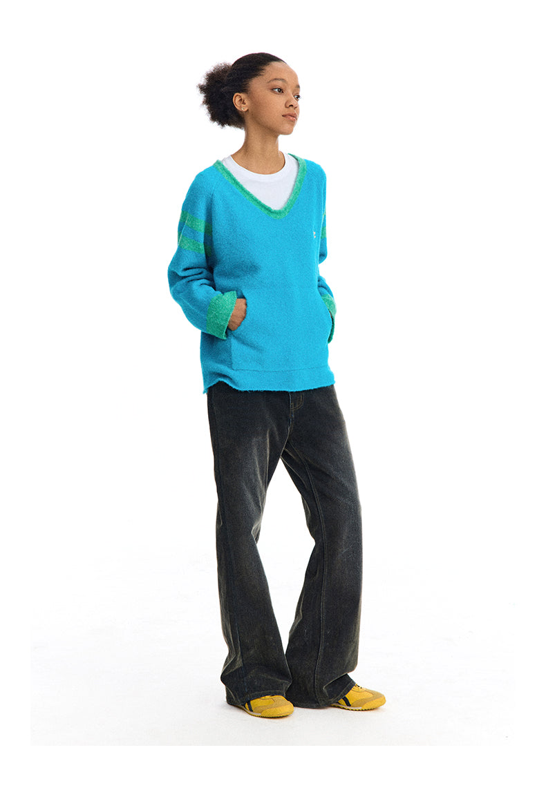 Lightweight V-neck knit