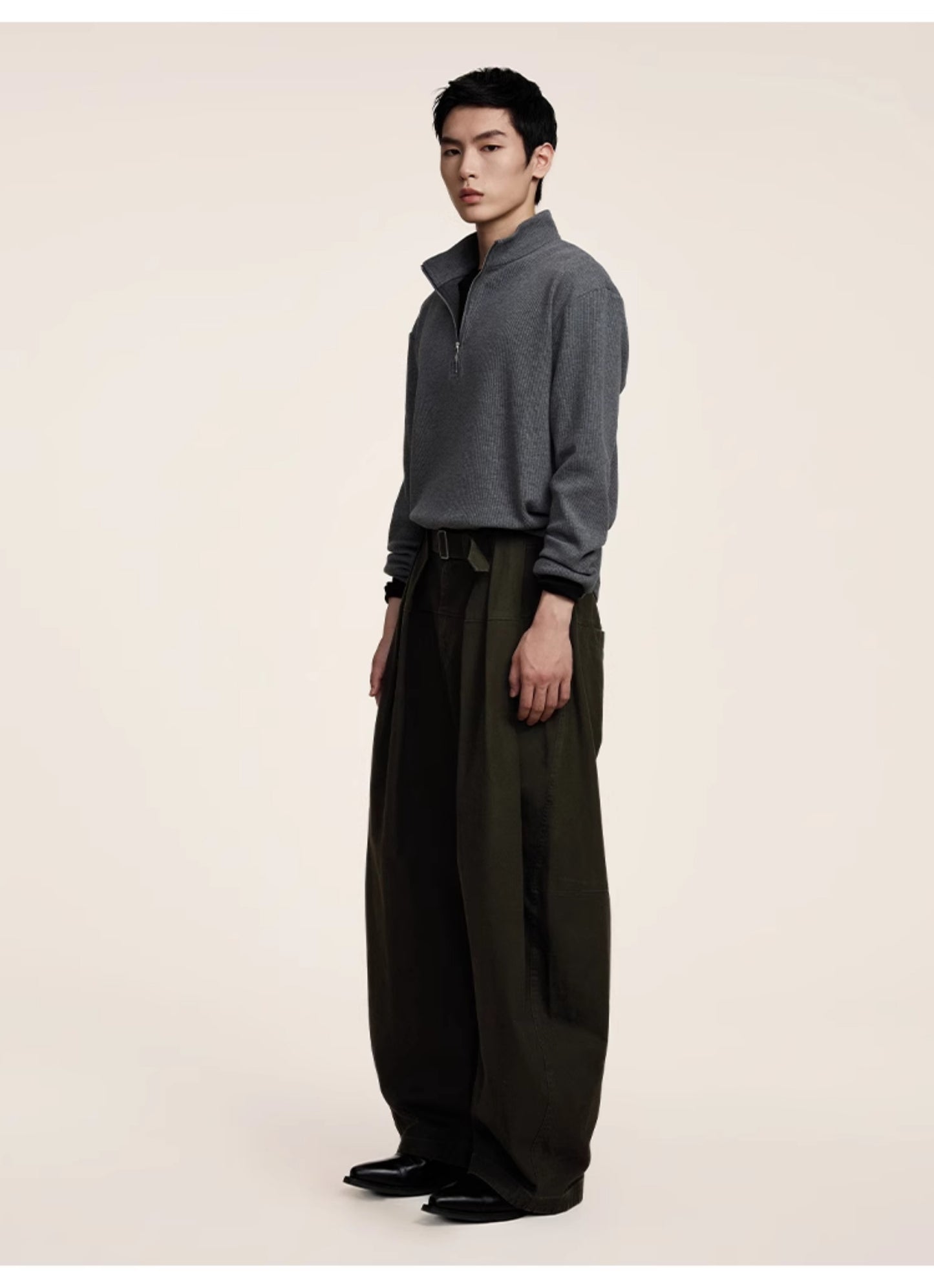 Three-dimensional scimitar silhouette casual pants