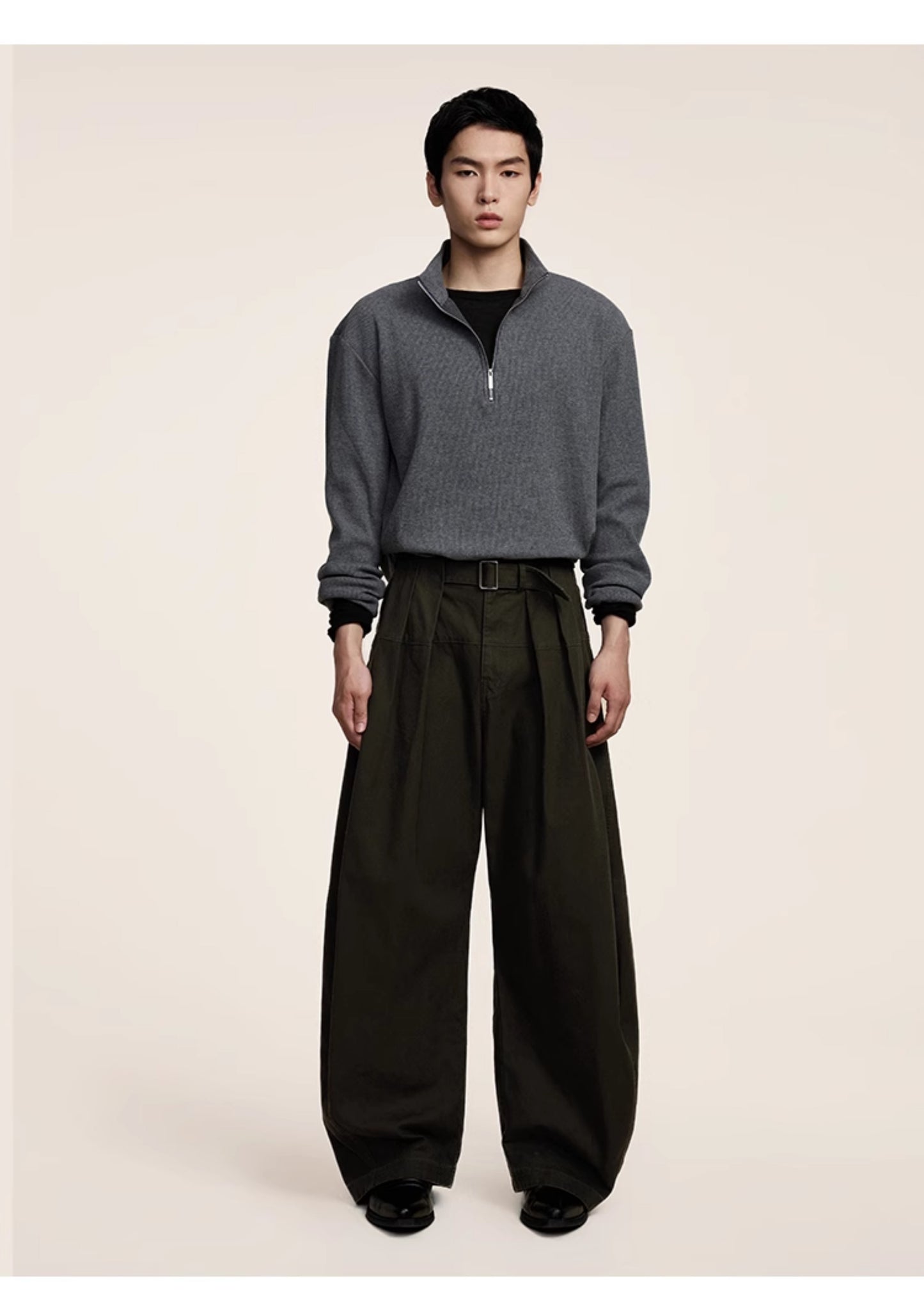 Three-dimensional scimitar silhouette casual pants