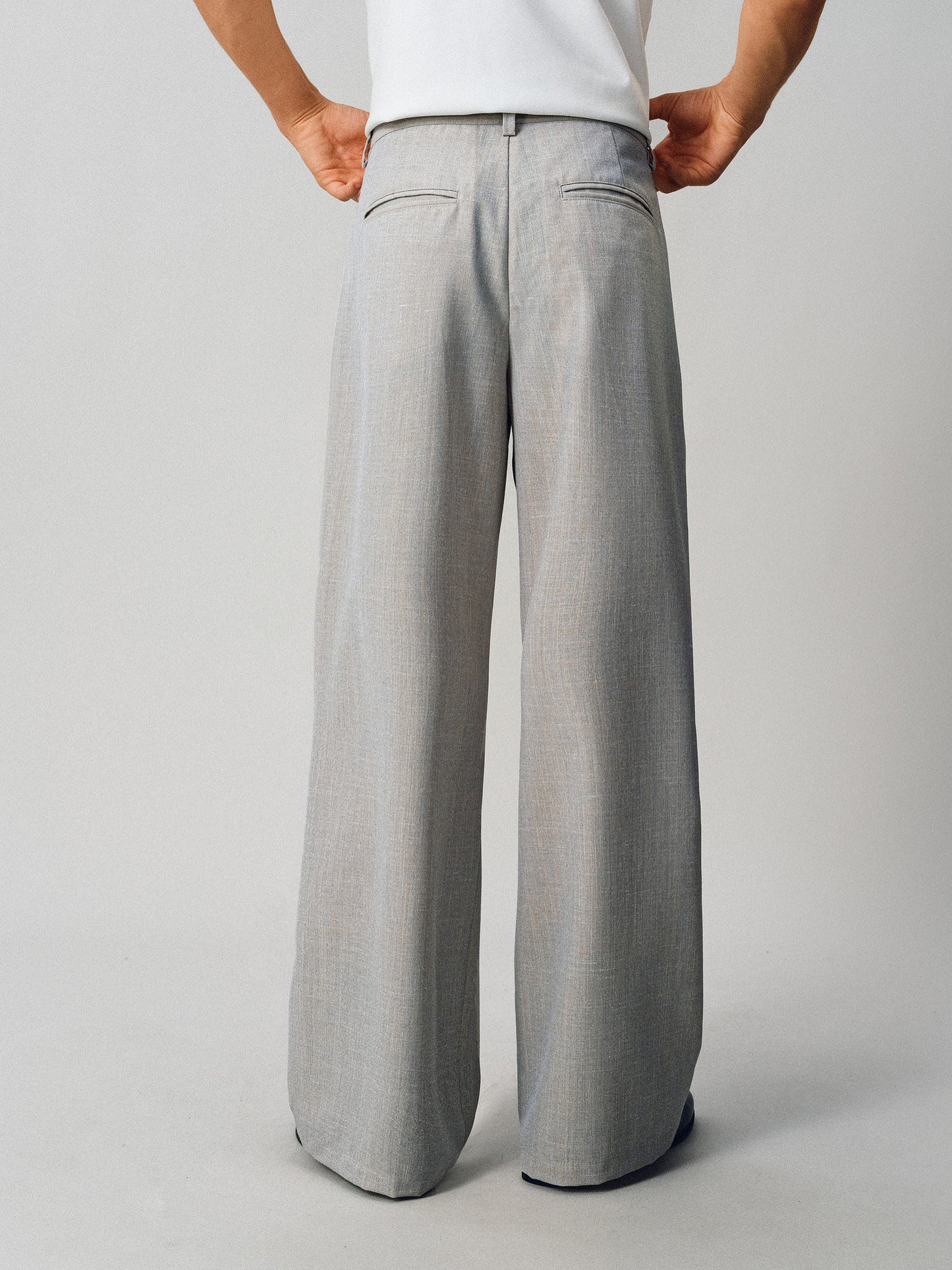Relaxed Fit Double-Pleated Casual Pants