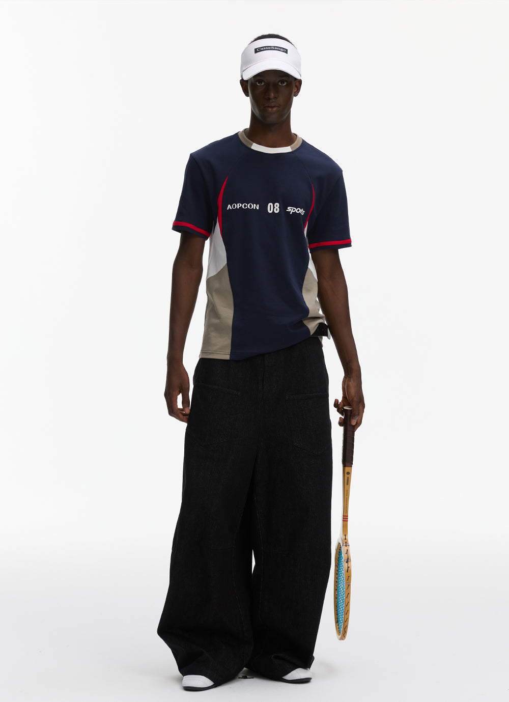 Contrast color raglan sleeve T-shirt