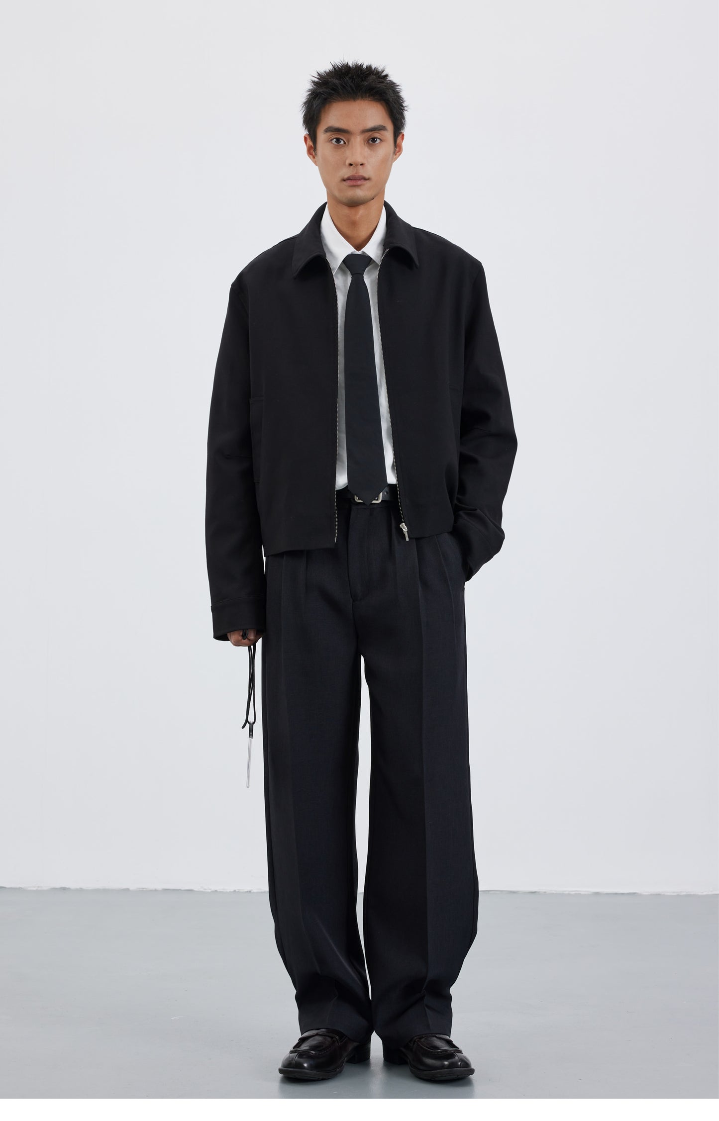 Adjustable 3-pleat casual pants