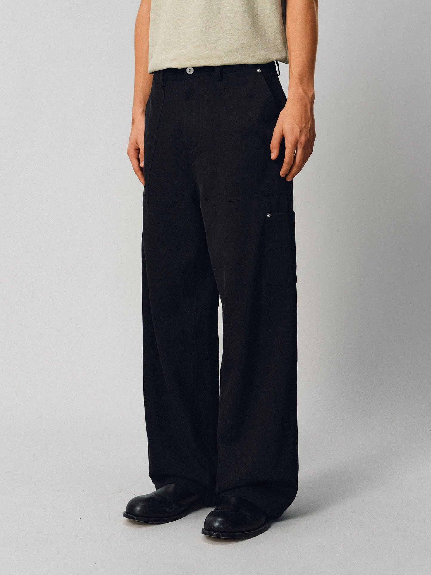 Work pants with pockets