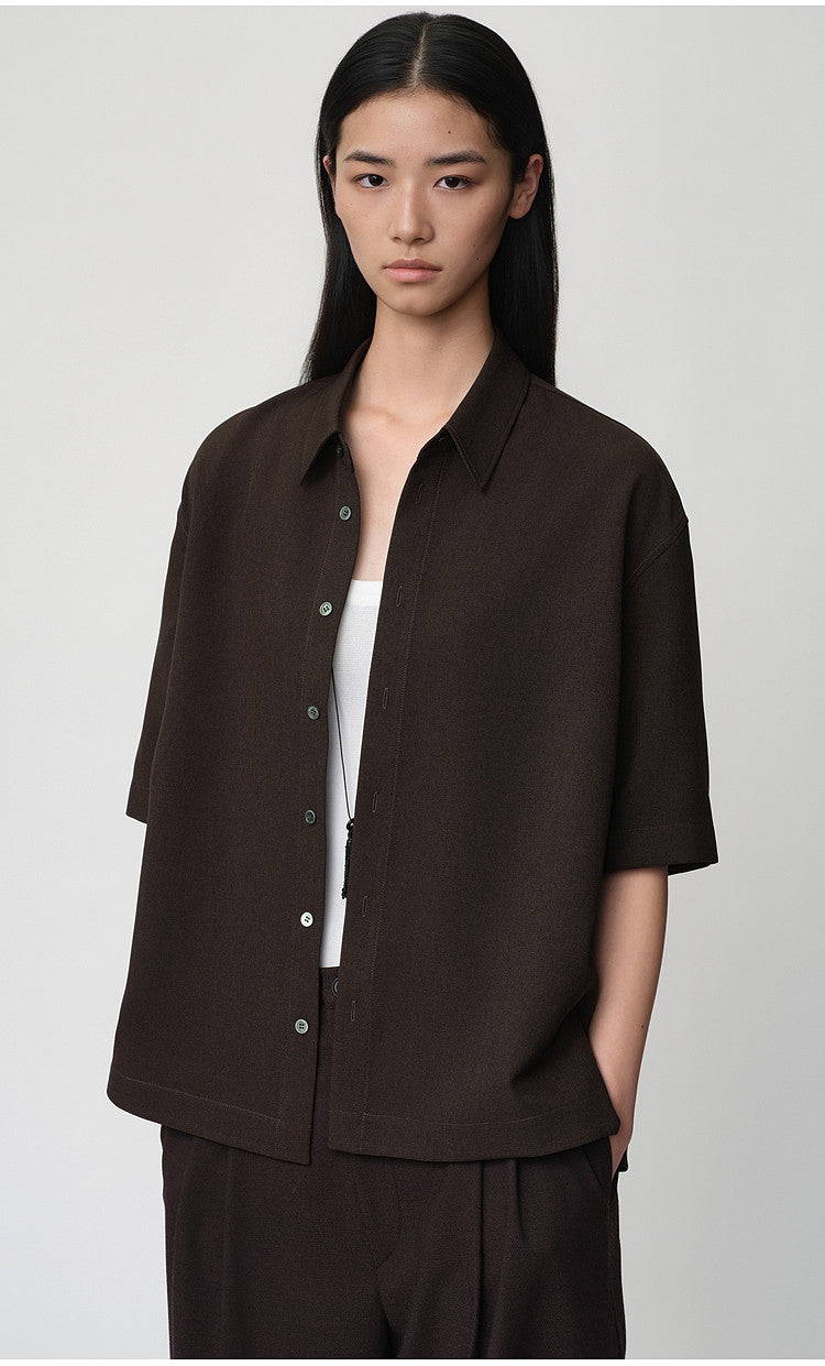 Standard Color Shirt with Pleats on the Side Seams