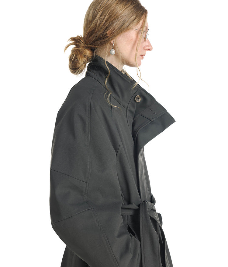 Low-style trench coat