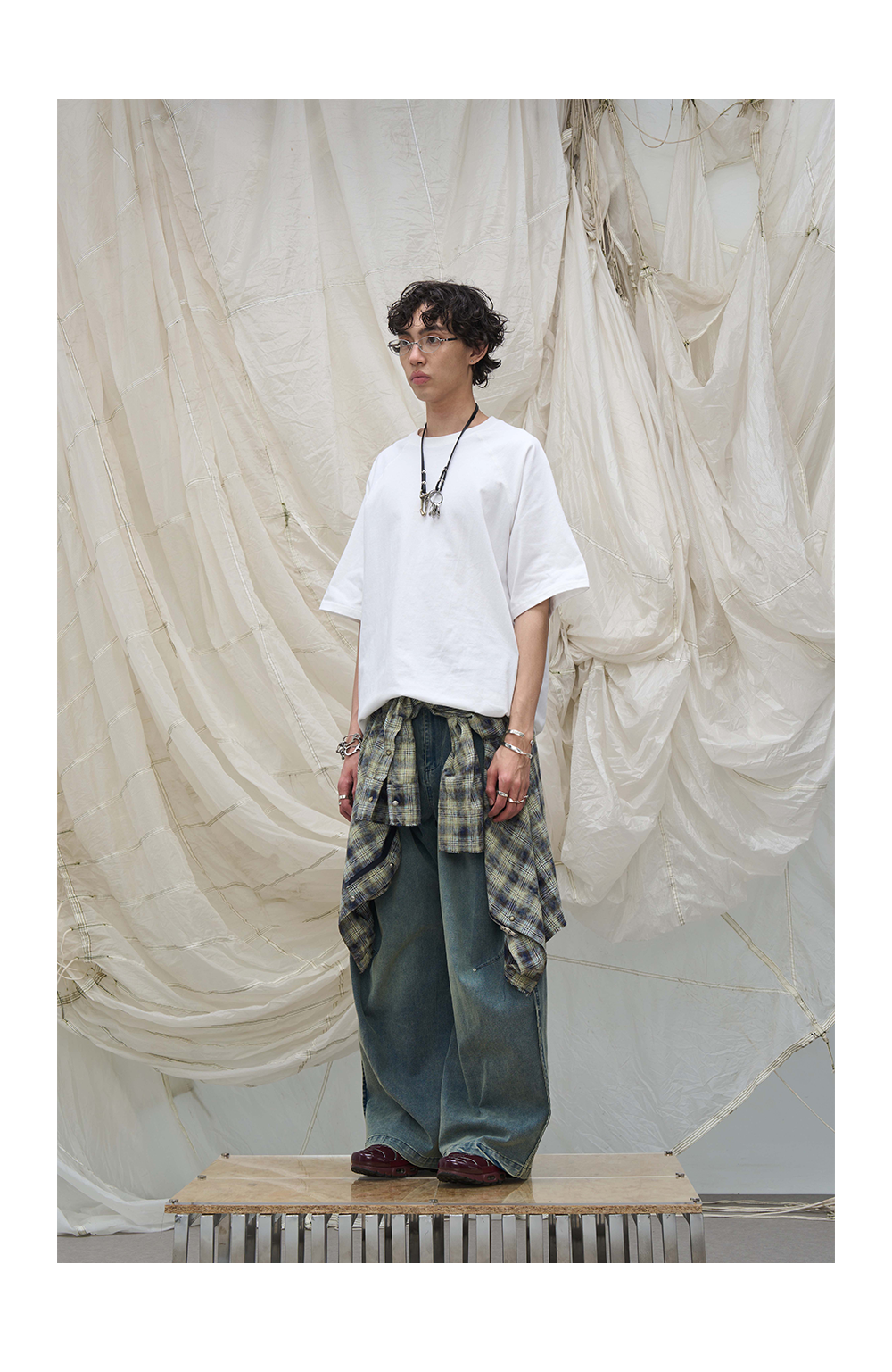 Leg Pleats Washed Jeans