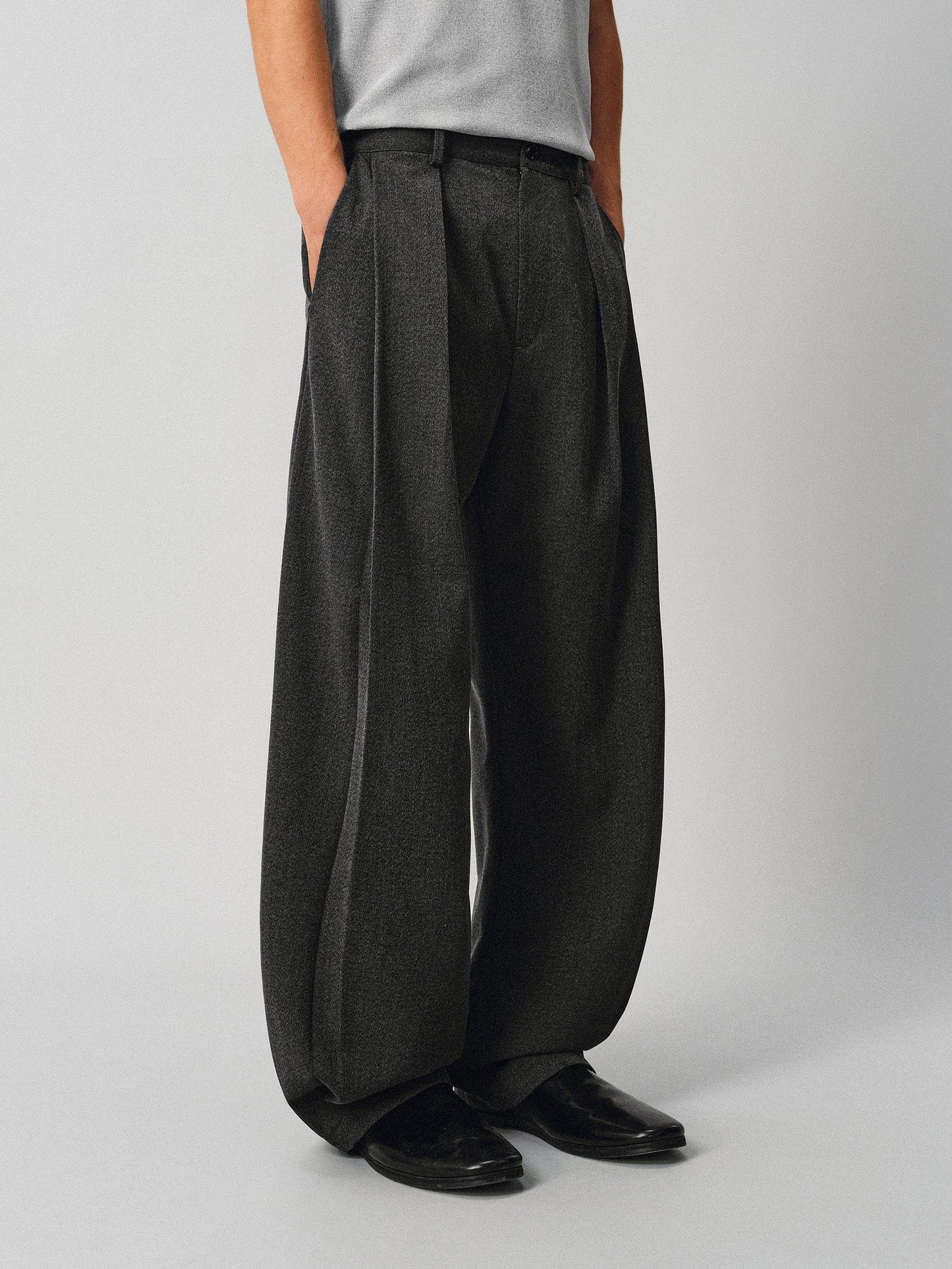 Relaxed-Fit Pleated Casual Pants