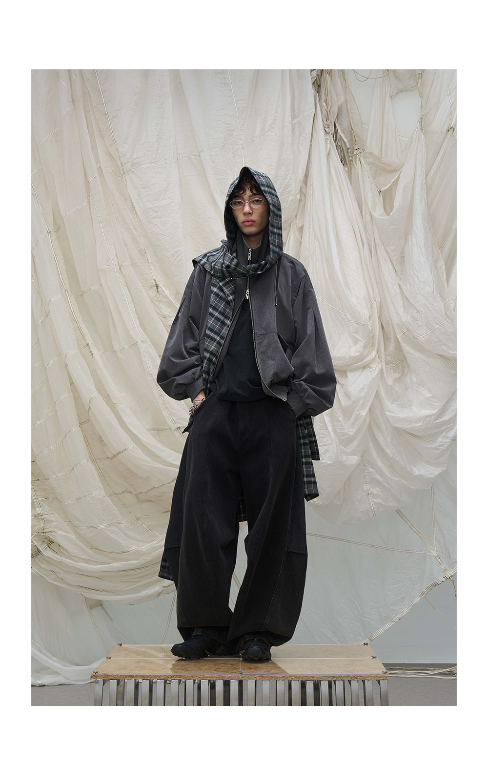 Detachable checkered jacket