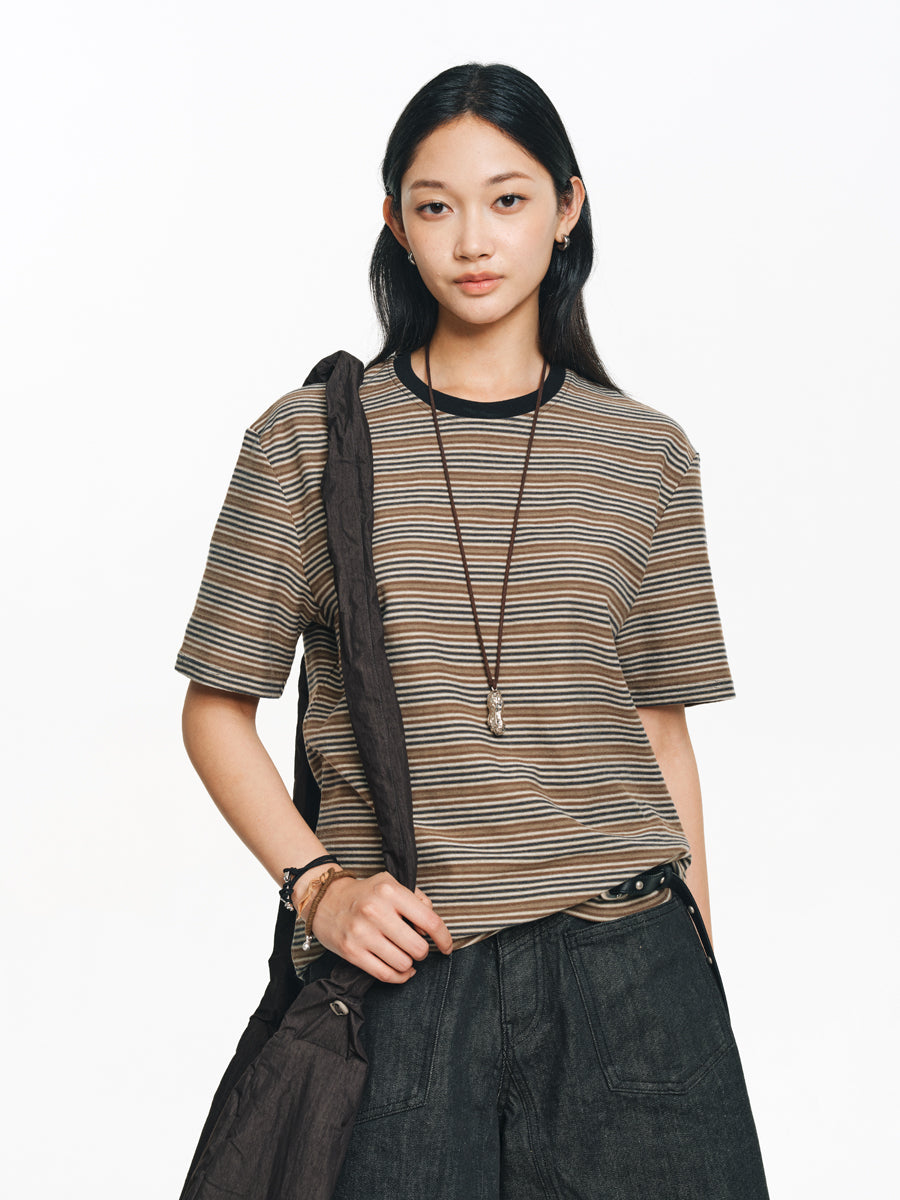 Contrast color T-shirt