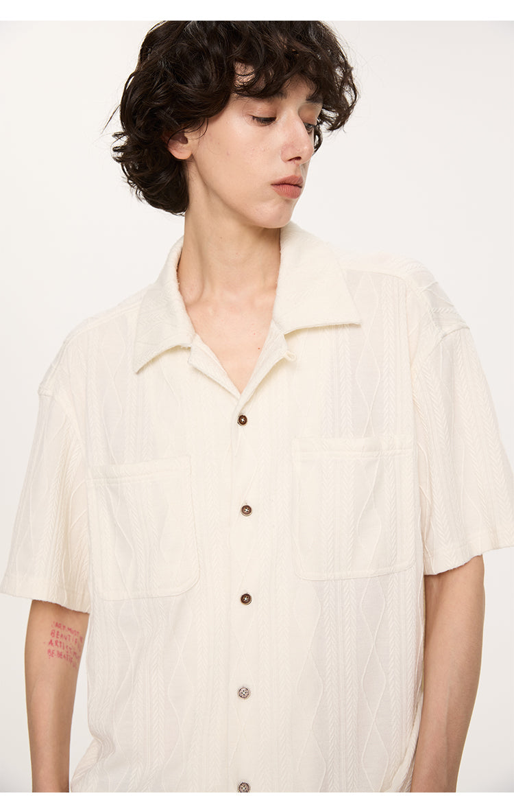 Wooden button lapel shirt