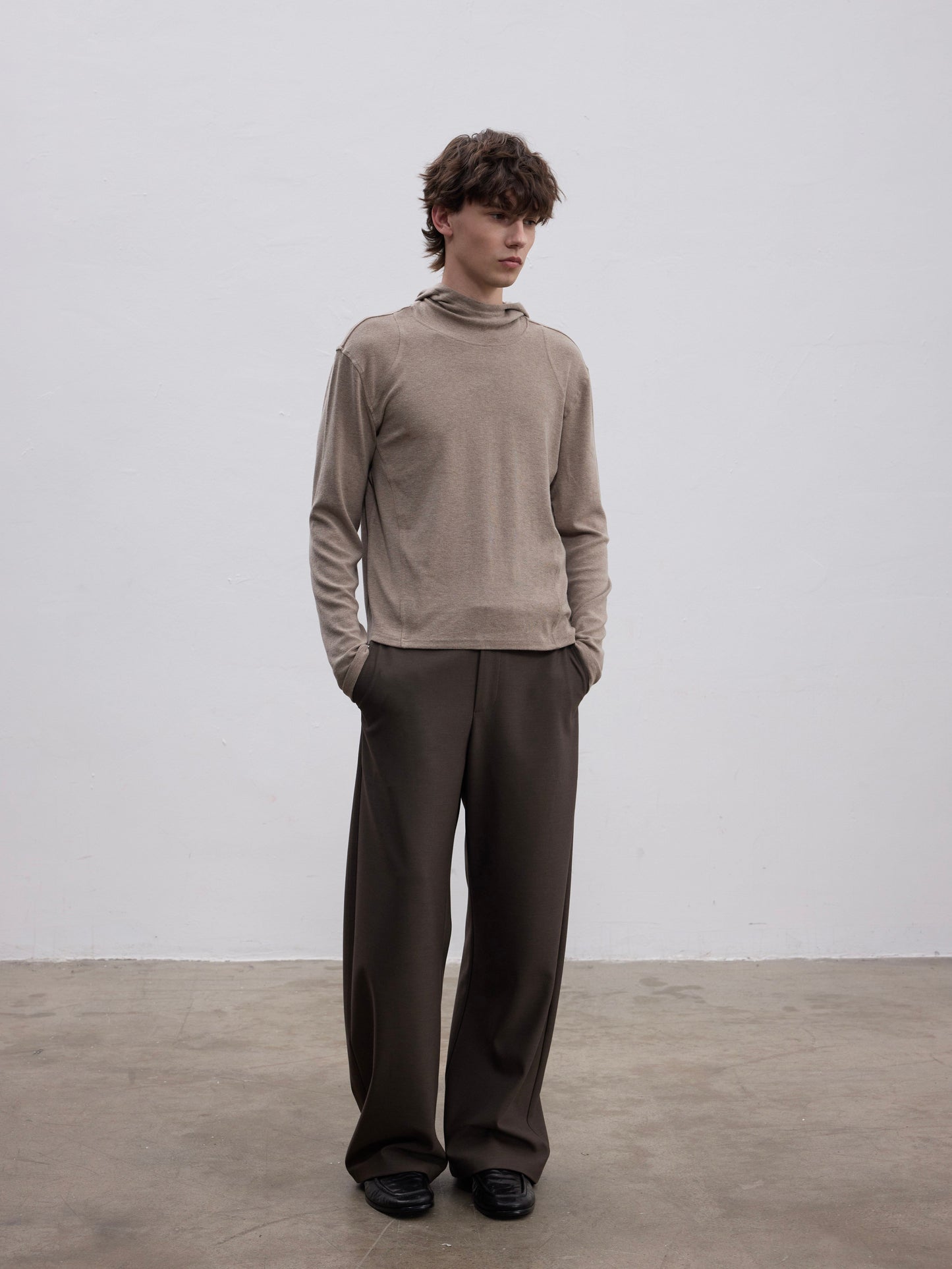 Curved Silhouette Casual Pants