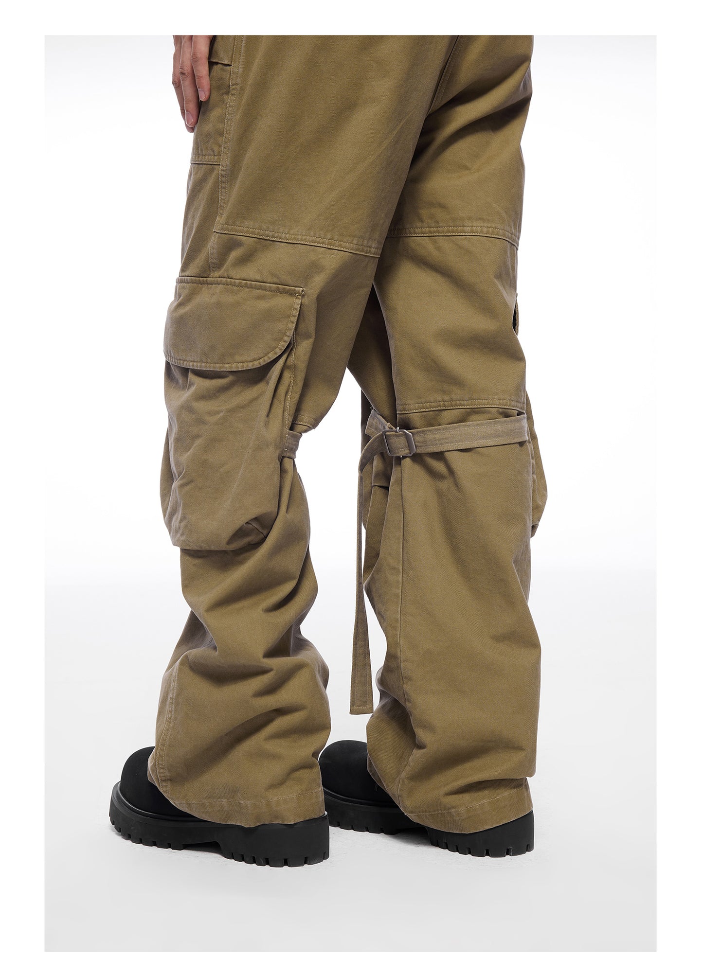 Multi-pocket casual pants with straps