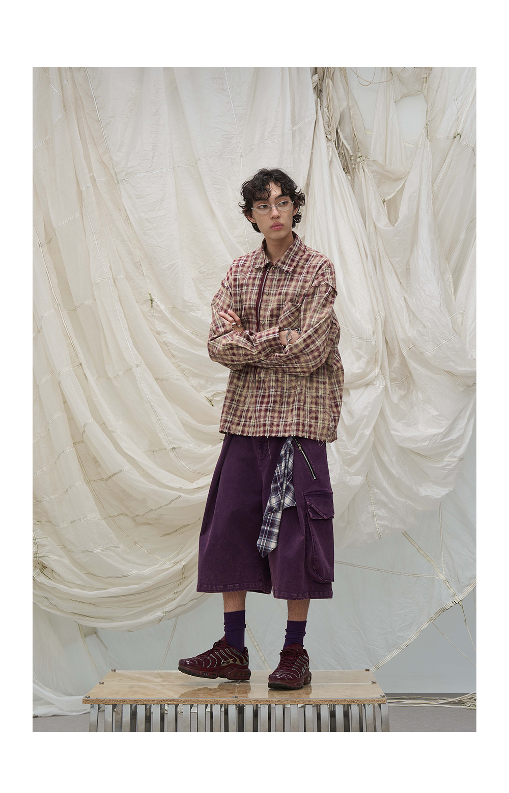 Cropped pants with detachable scarf