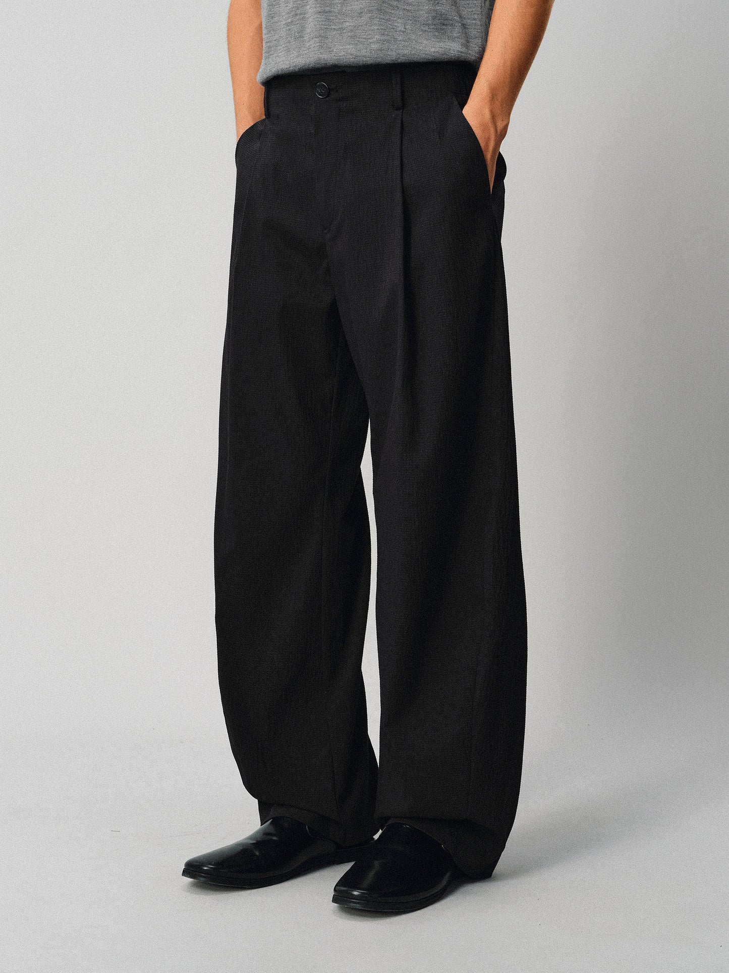Linen-Blend Casual Pants with a Slightly Curved Silhouette