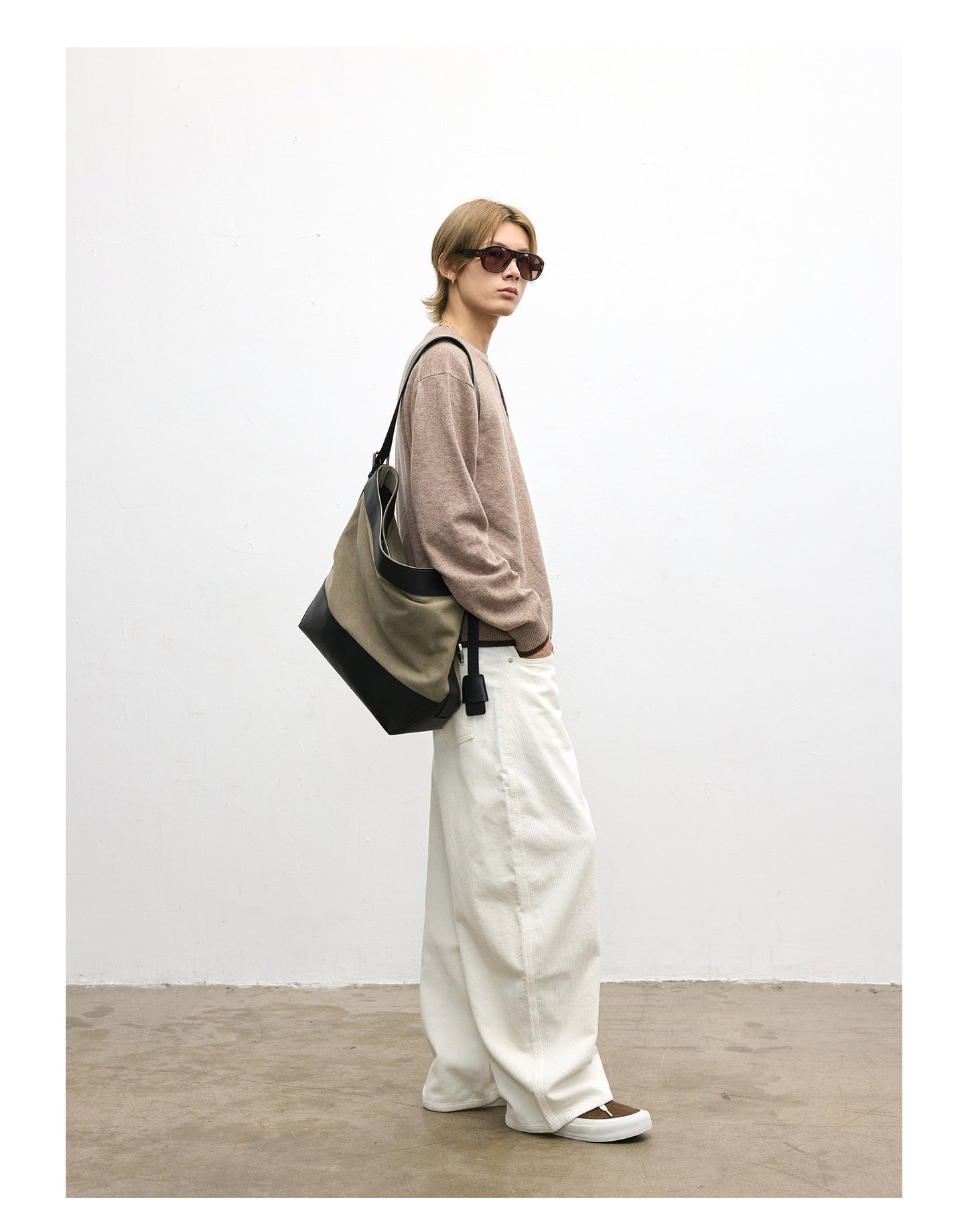 Cocoon Silhouette Corduroy Pants