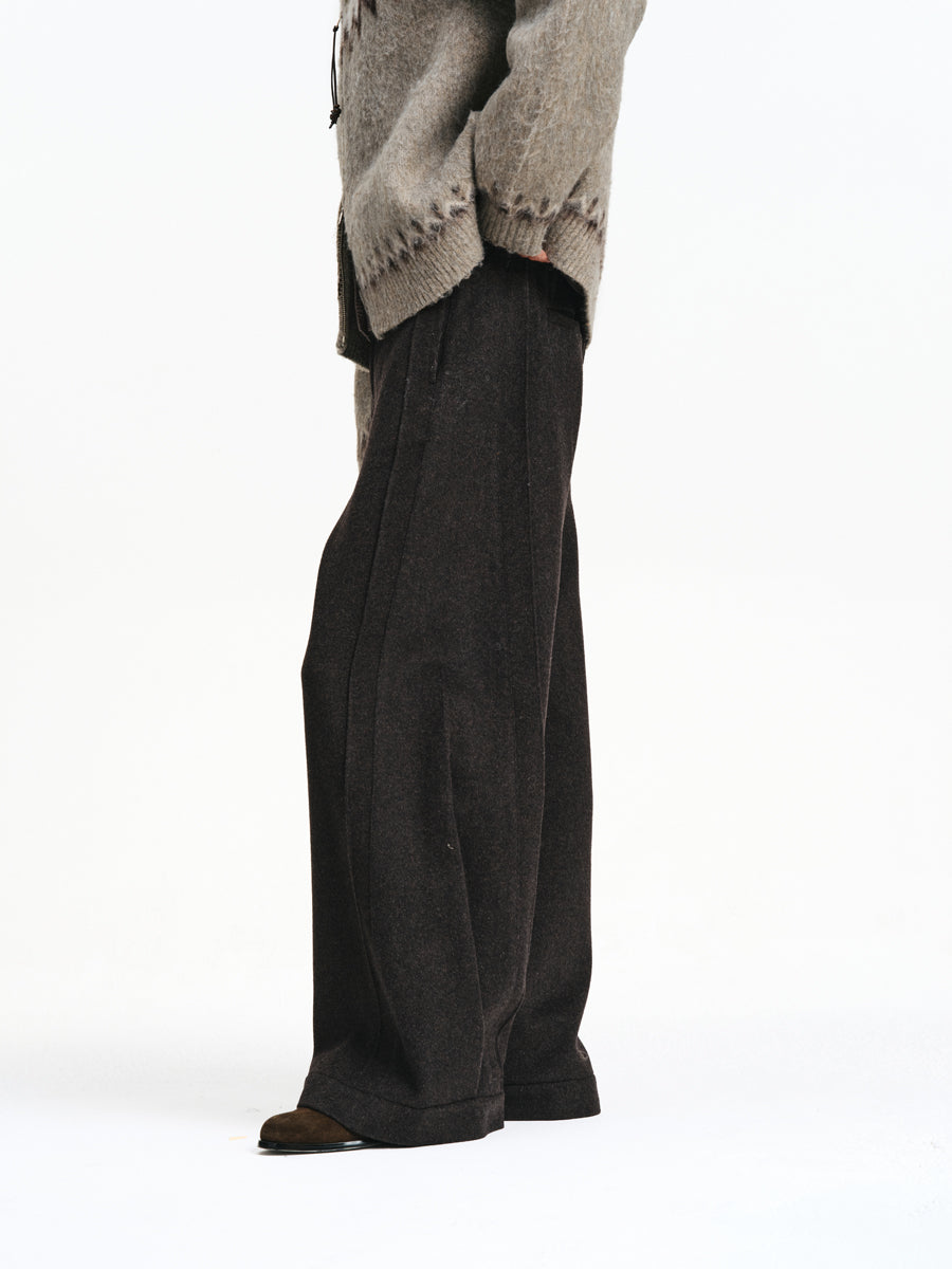 Three-dimensional cut casual pants