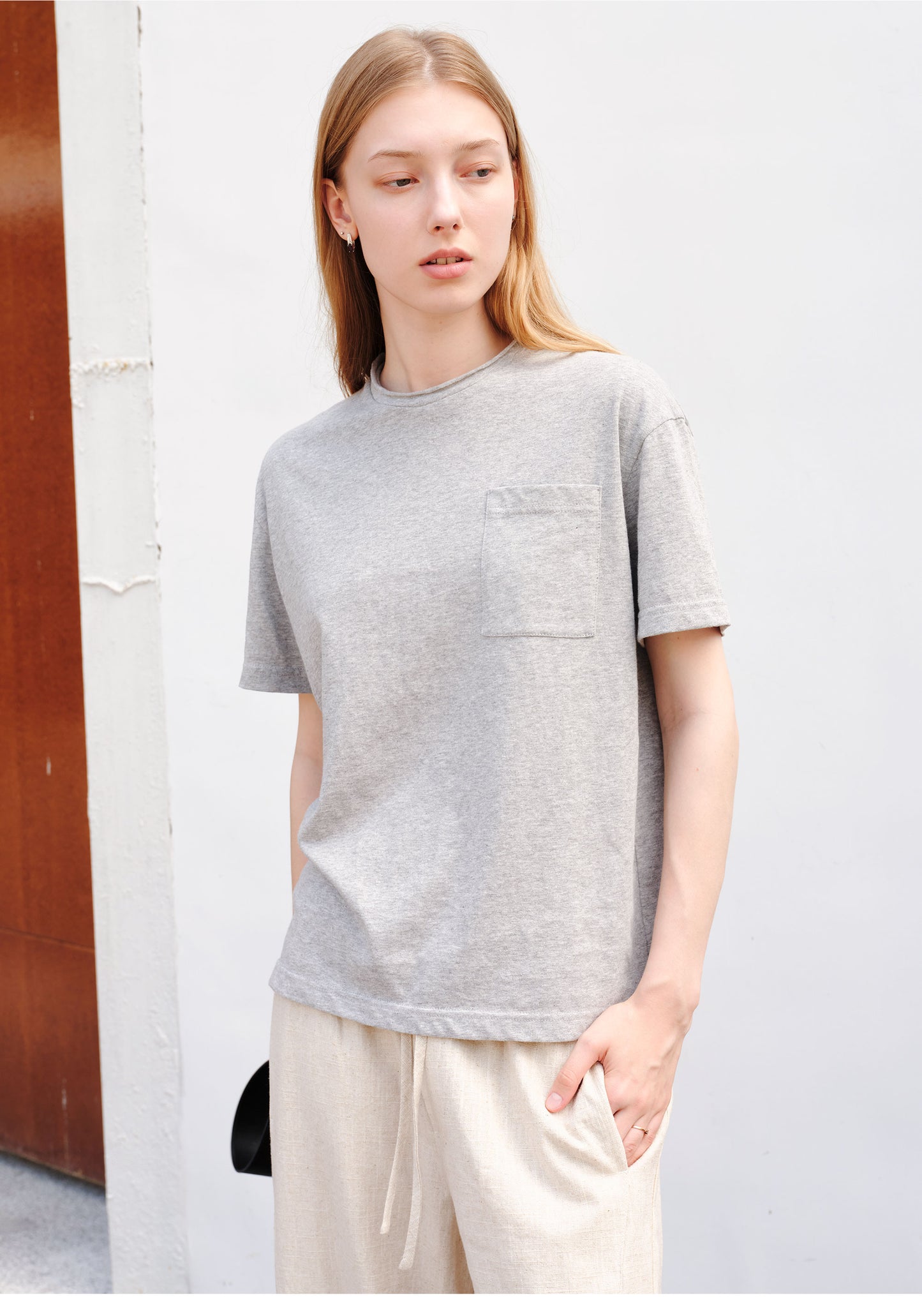 Loose-Fit T-Shirt with Frayed Collar and Pockets