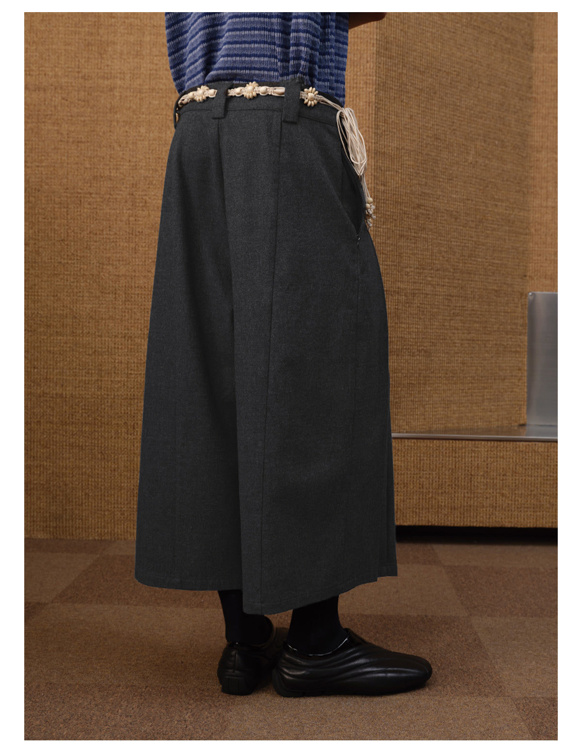 Pleated cropped pants