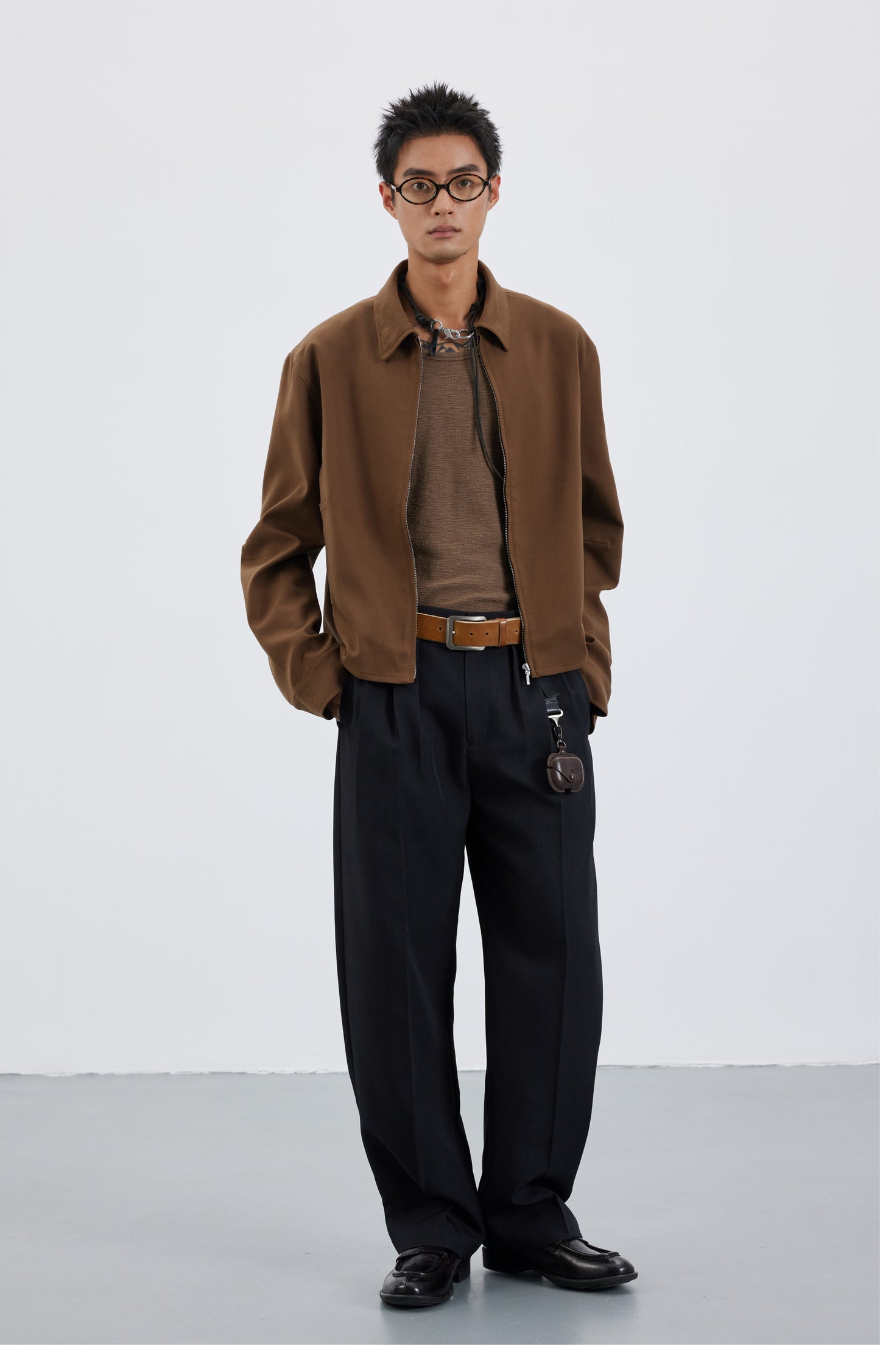 Adjustable 3-pleat casual pants