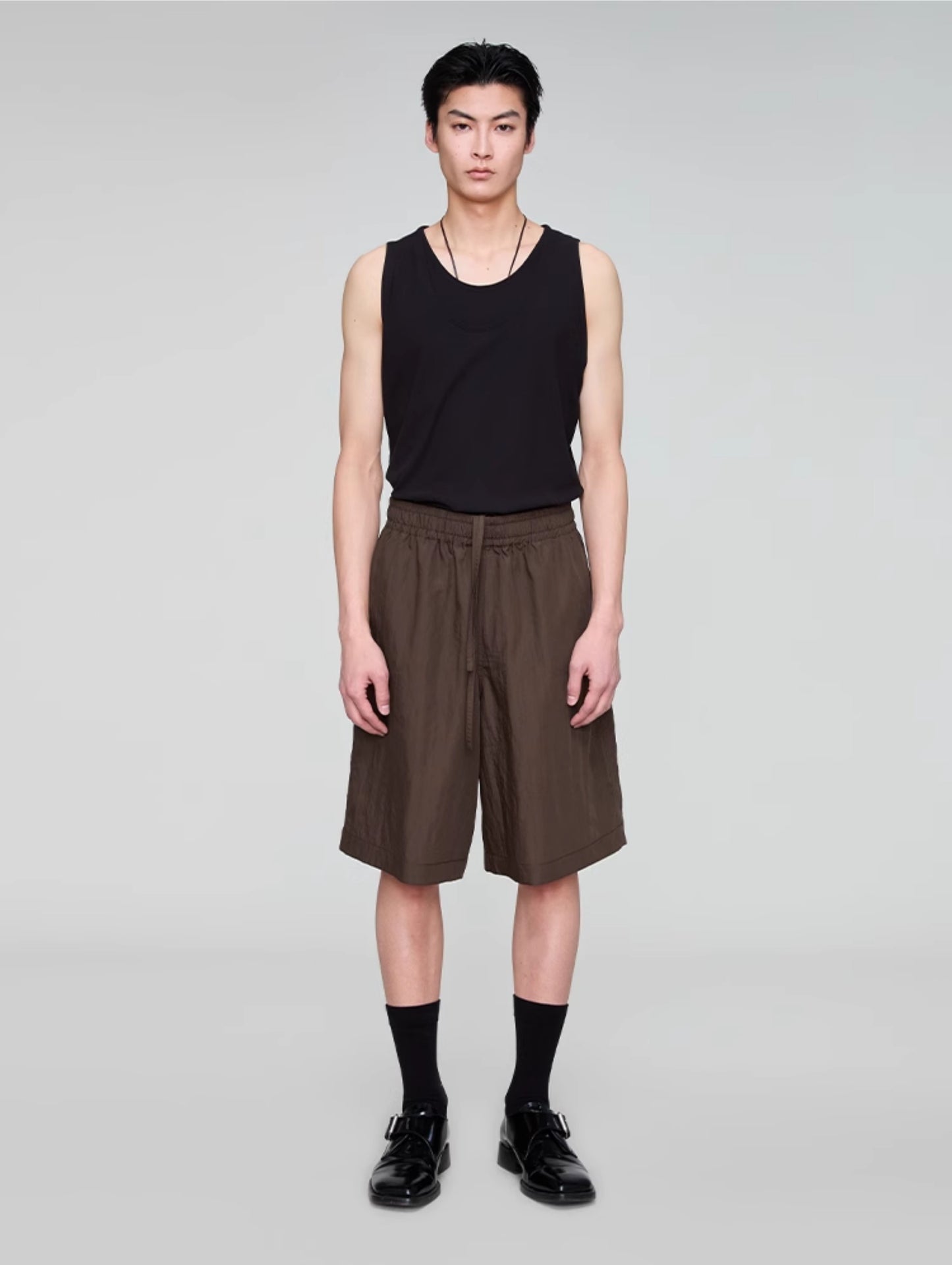 Elastic waist casual shorts