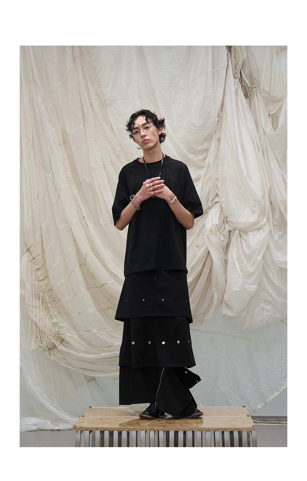 Detachable long skirt with buttons