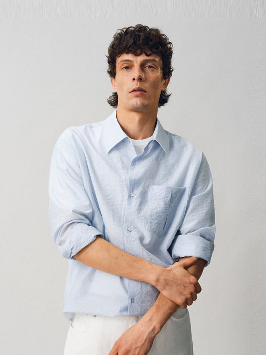 Lightweight shirt with a light feel