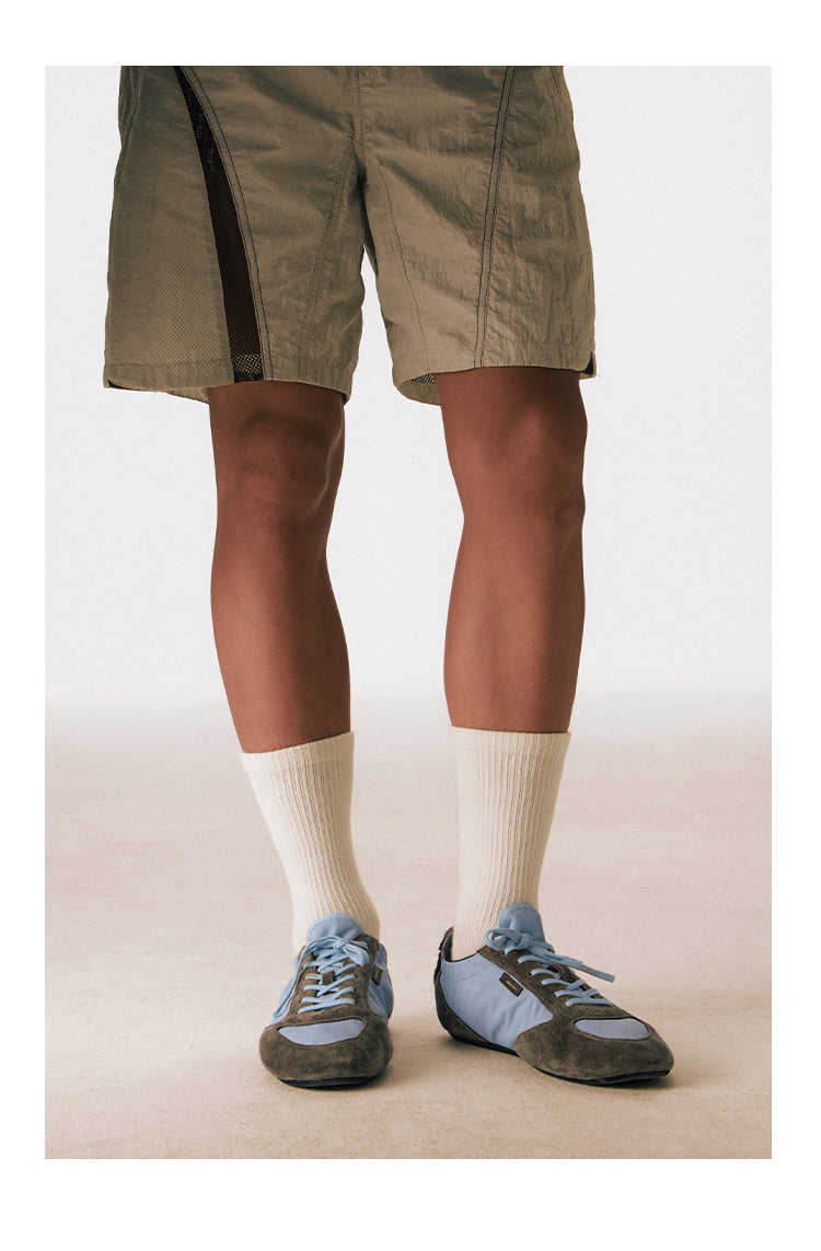 Lightweight low-top sneakers