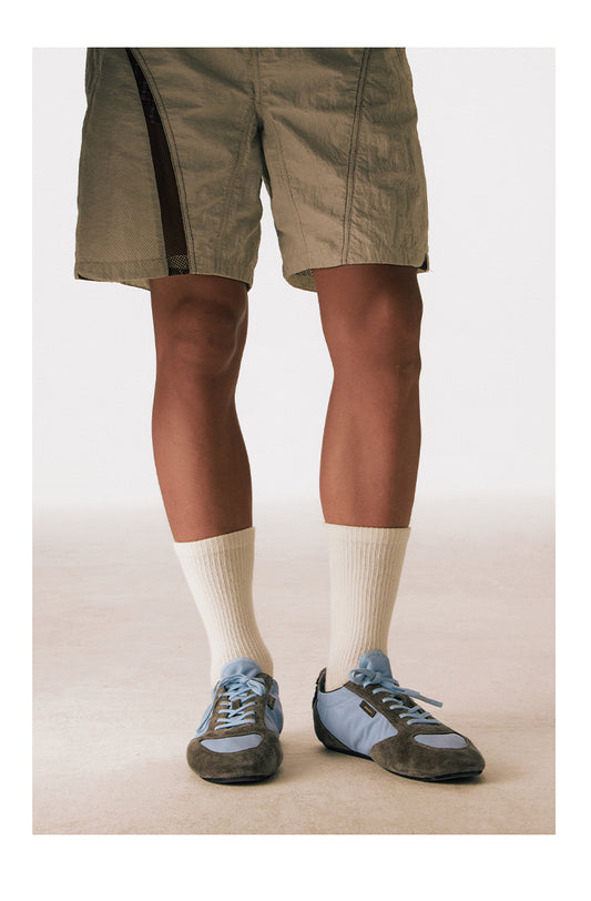 Lightweight low-top sneakers