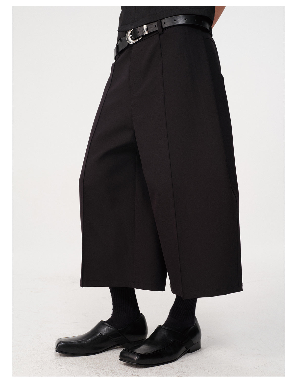 Side pleated cropped pants