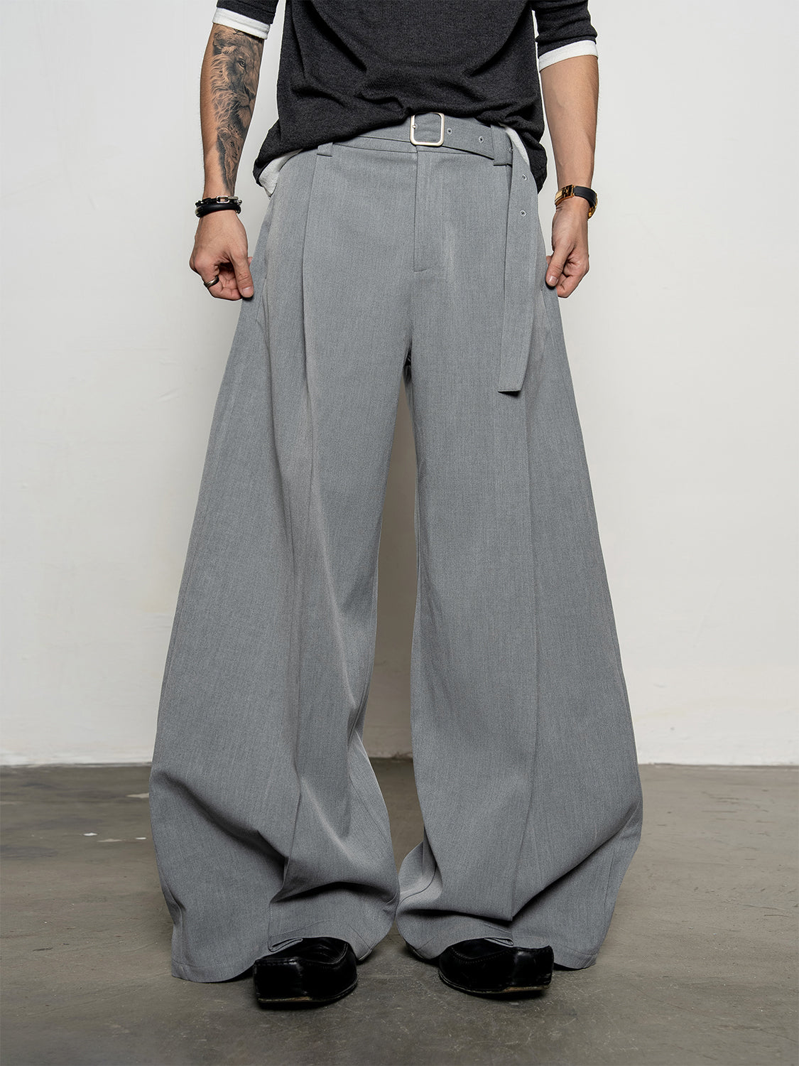 3D Reverse Pleated Wide-Leg Pants