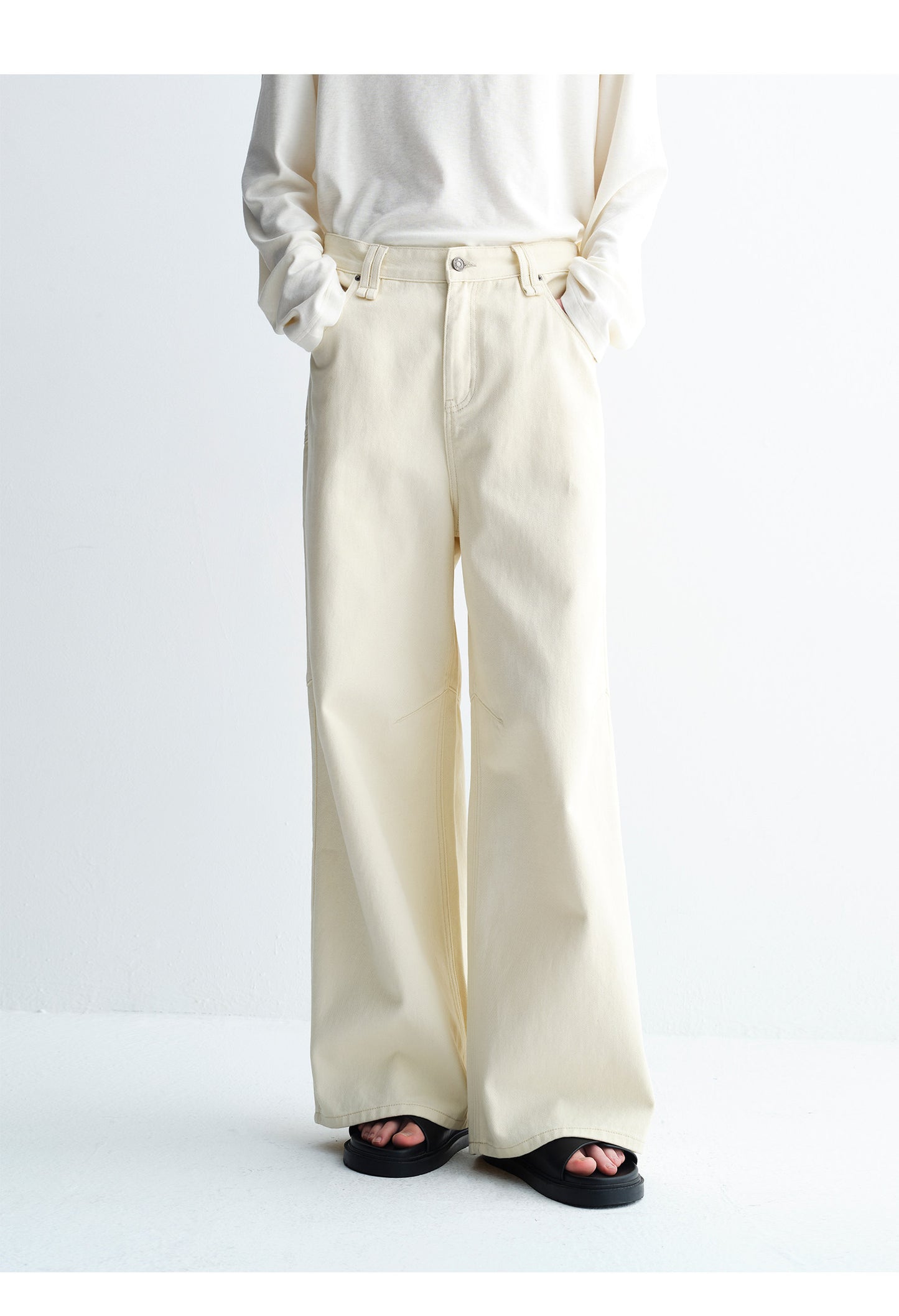 Knee-Pleated Wide-Leg Jeans