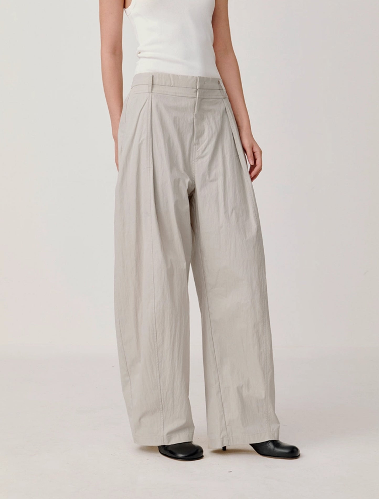 Casual pants with elastic waistband