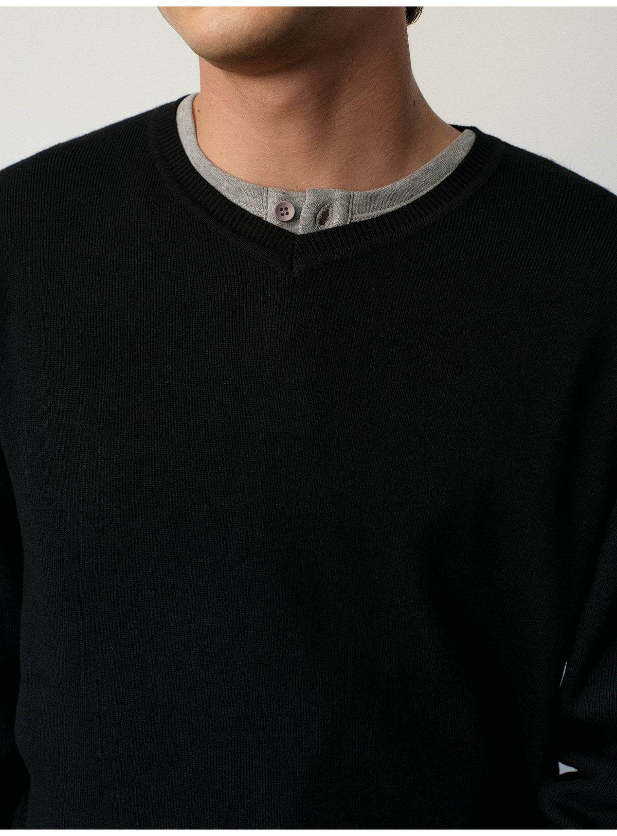 Functional Wool Yarn V-Neck Knit
