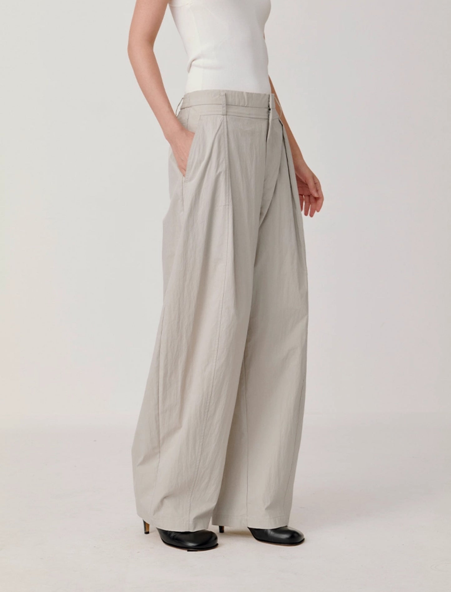 Casual pants with elastic waistband