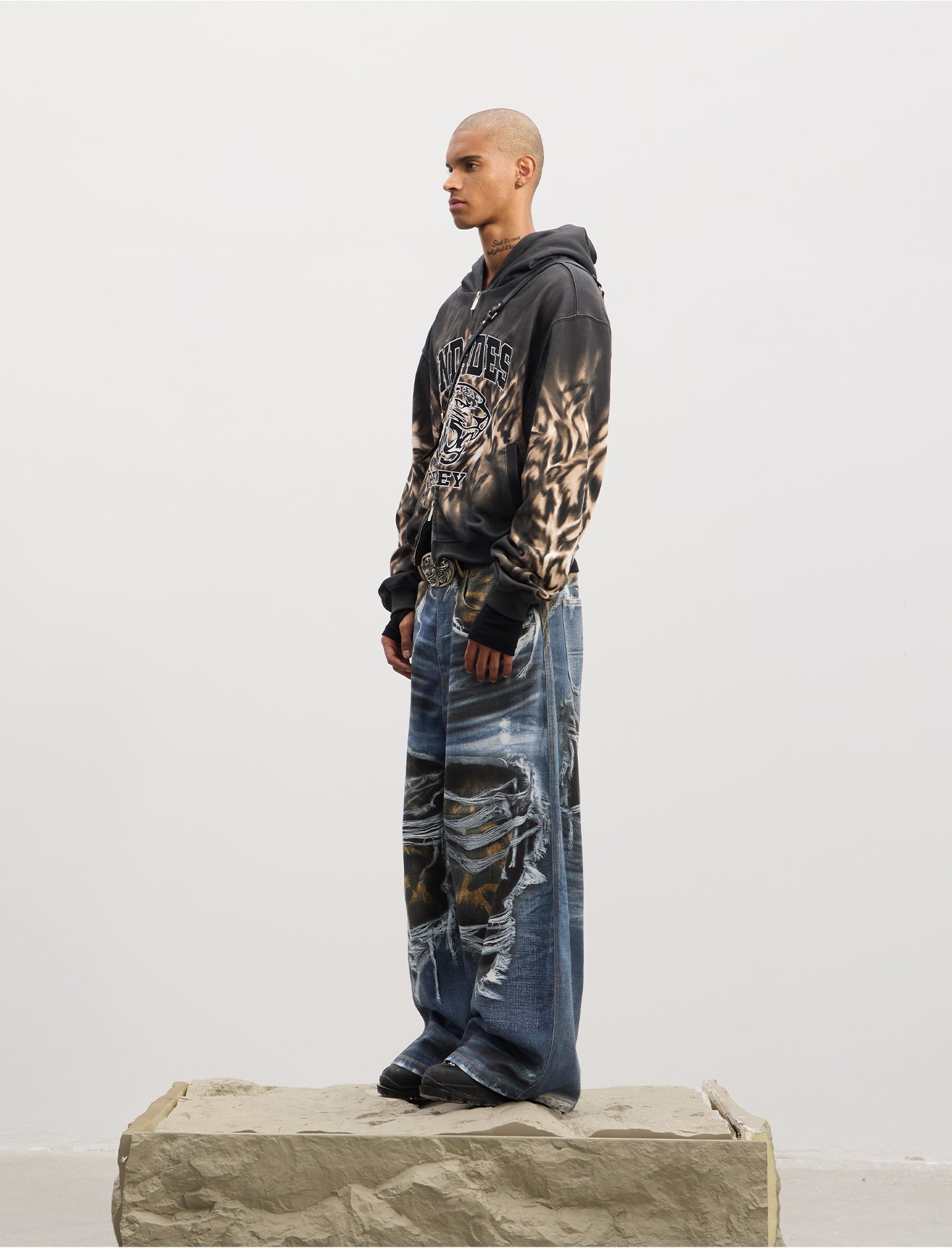 Wash-processed baggy jeans