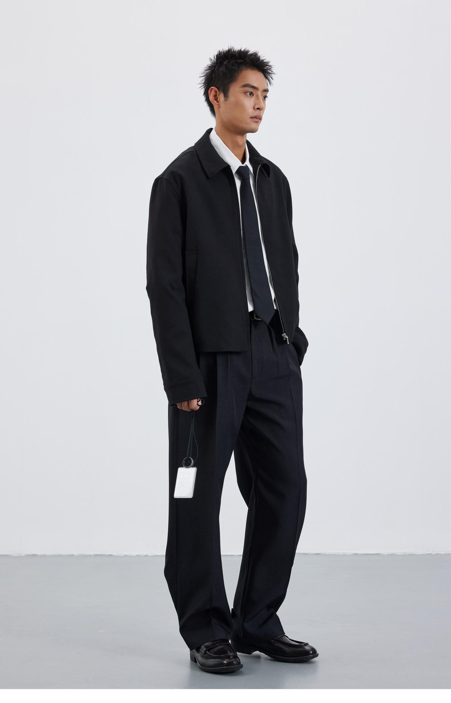 Adjustable 3-pleat casual pants