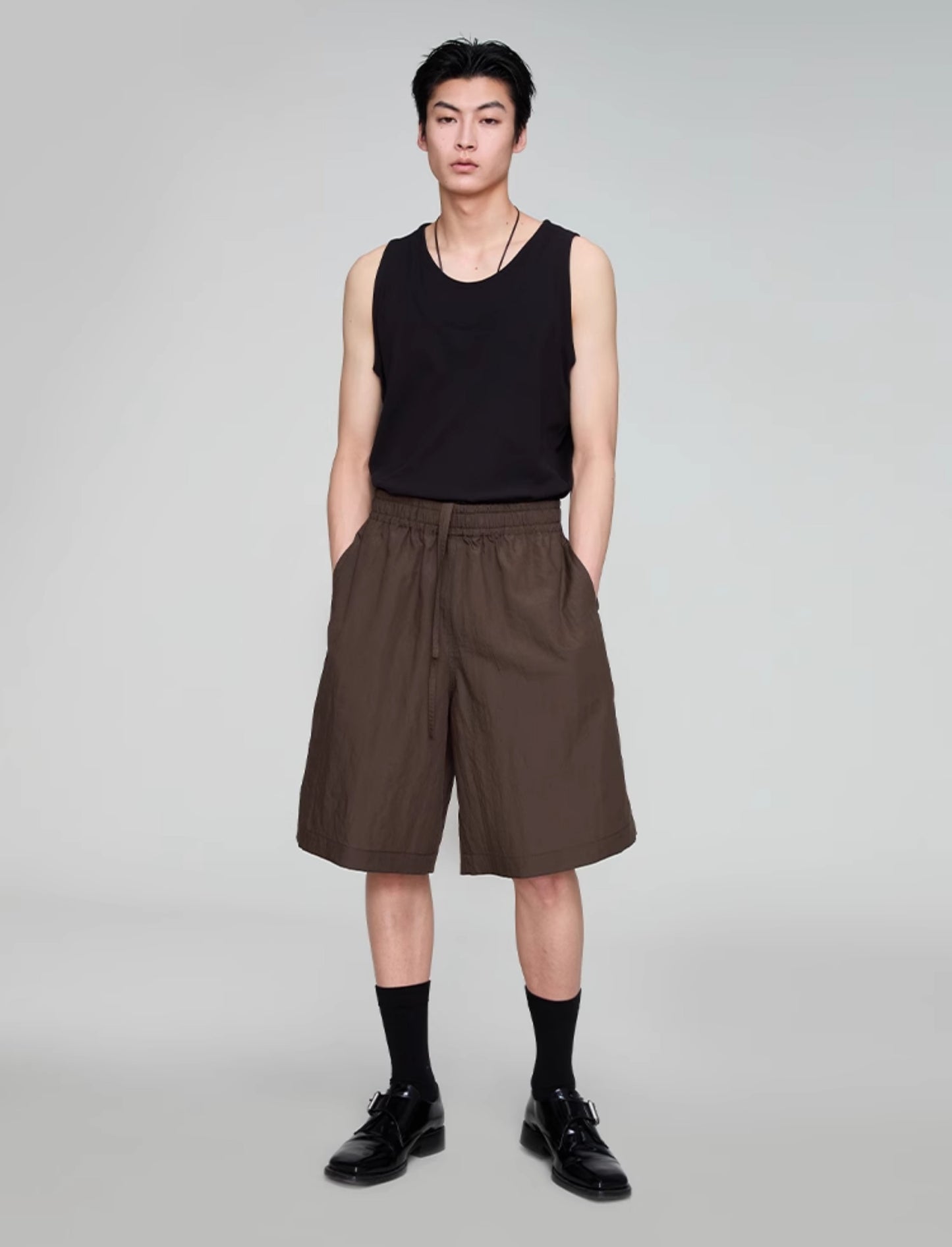 Elastic waist casual shorts