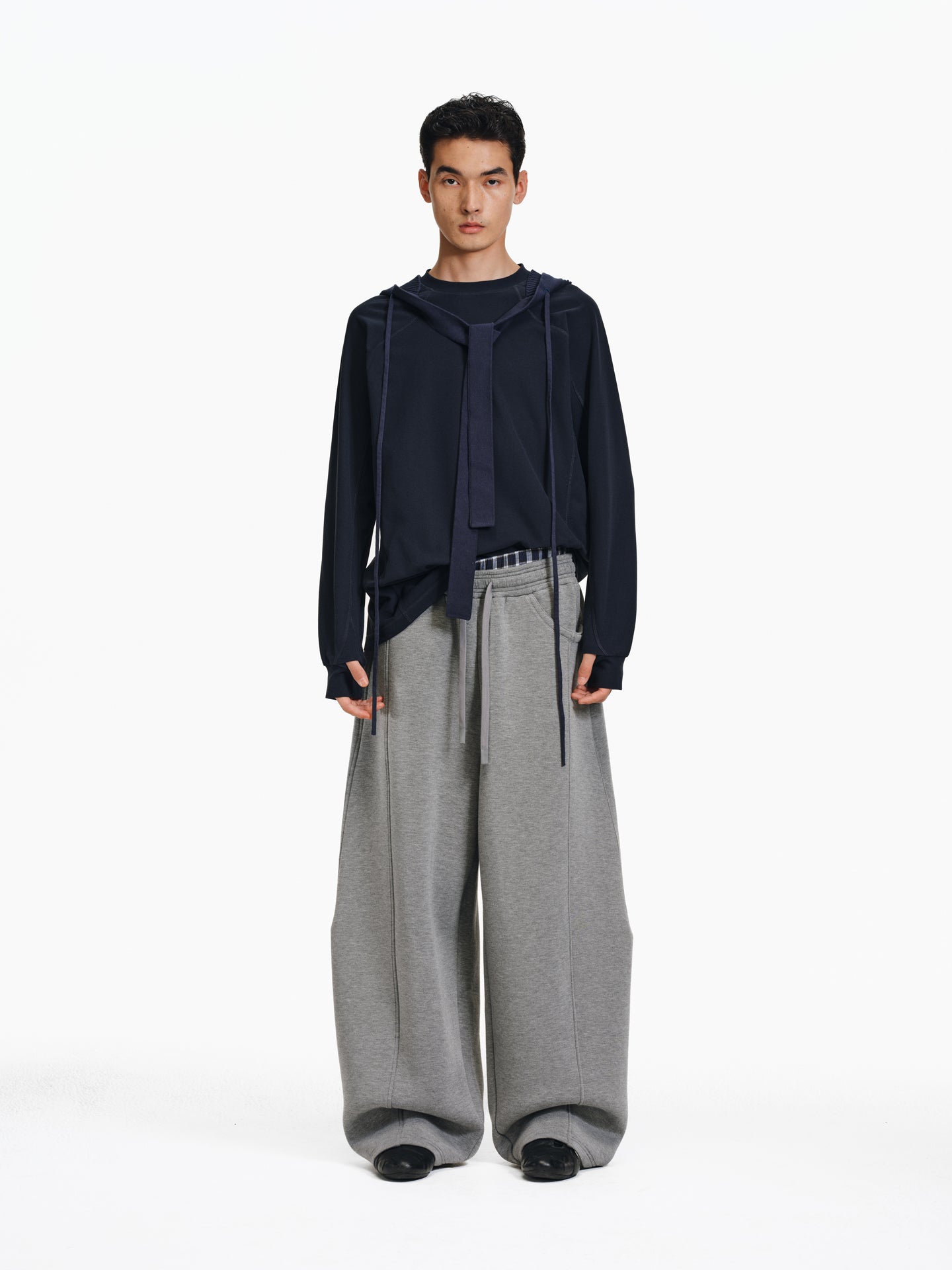 Casual pants with elastic waistband