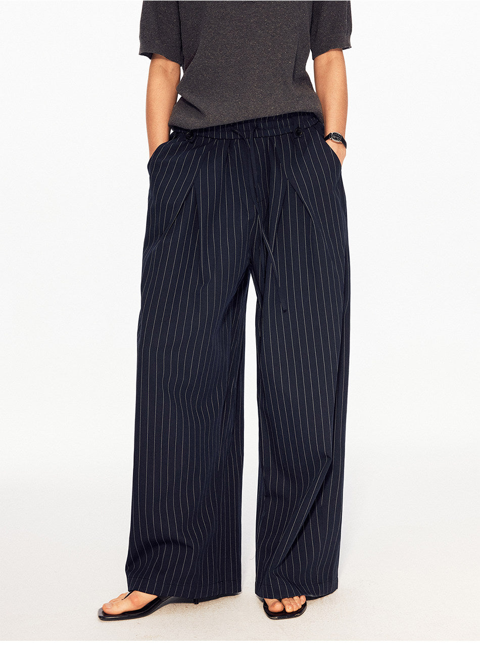Wide-leg pants with an elastic waistband