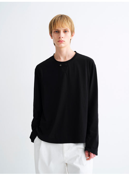シングルボタンのデザインコットンTシャツ