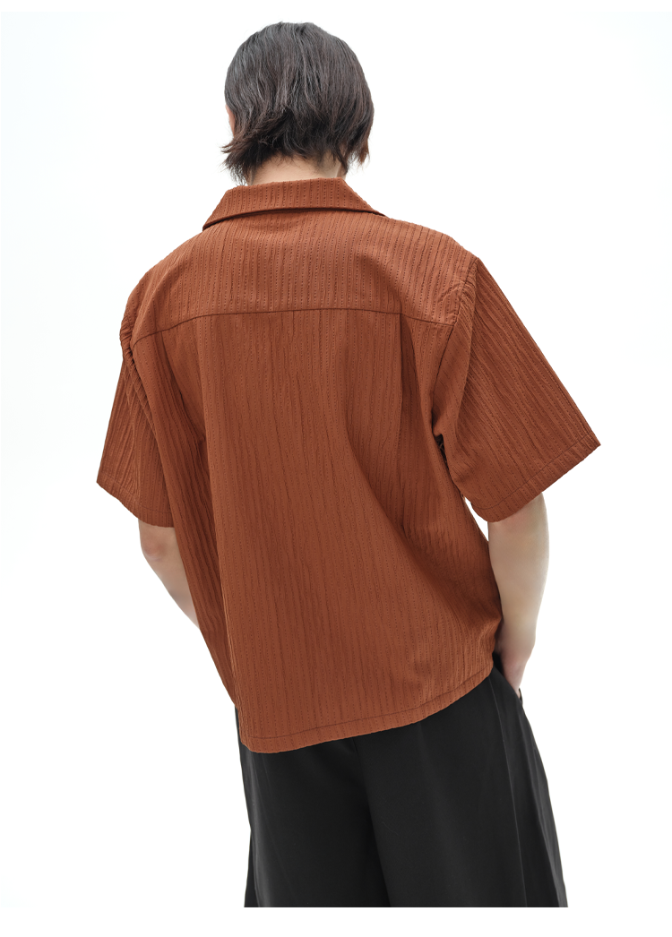 Simple pleated shirt